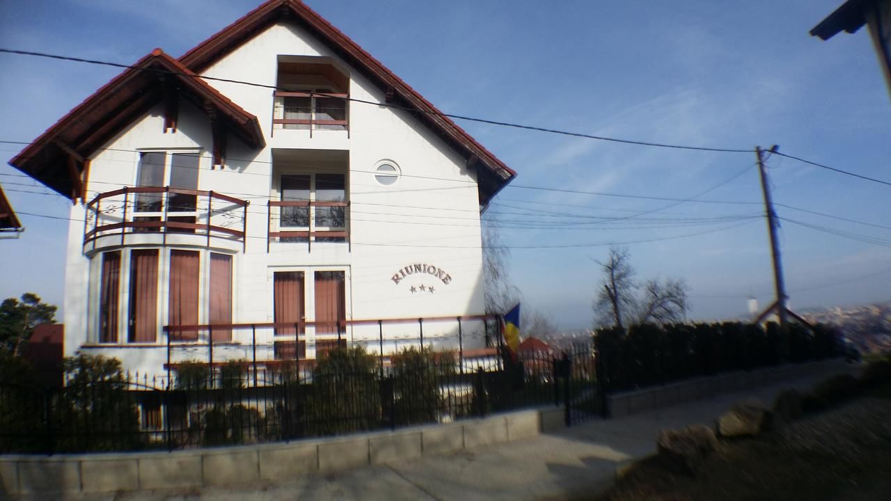Гостевой дом Pensiunea Riunione Брашов-38